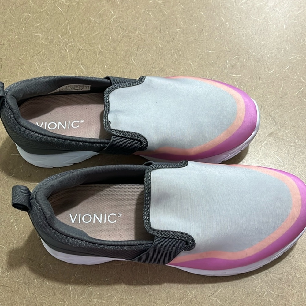 Vionic Nalia Women's Slip On Athletic sneakers -NWOT